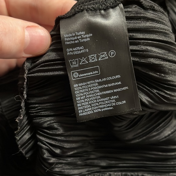 H&M black textured Blouse - ruffles - Picture 6 of 6